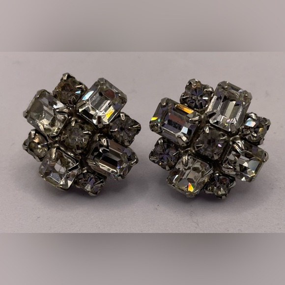 Vintage Weiss Silver Tone Screw Back Earrings with Faceted Crystals Signed - Picture 3 of 8